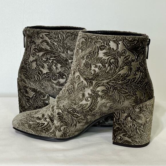 Stuart Weitzman Bacari Romantic Velvet Bootie in Greige Size 8 EUC - Picture 4 of 8